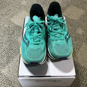 Women’s Saucony Endorphin Pro 2, Size 8.5, Cool Mint, only 20 miles on them!